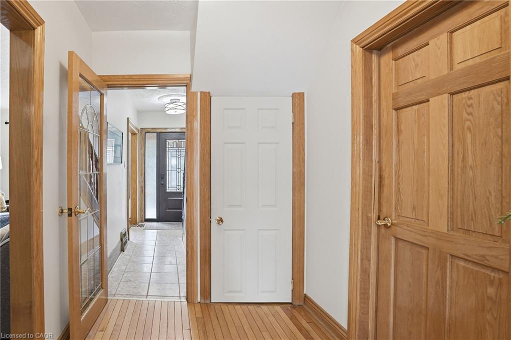 17 Tuxedo Avenue S Property Photo 12