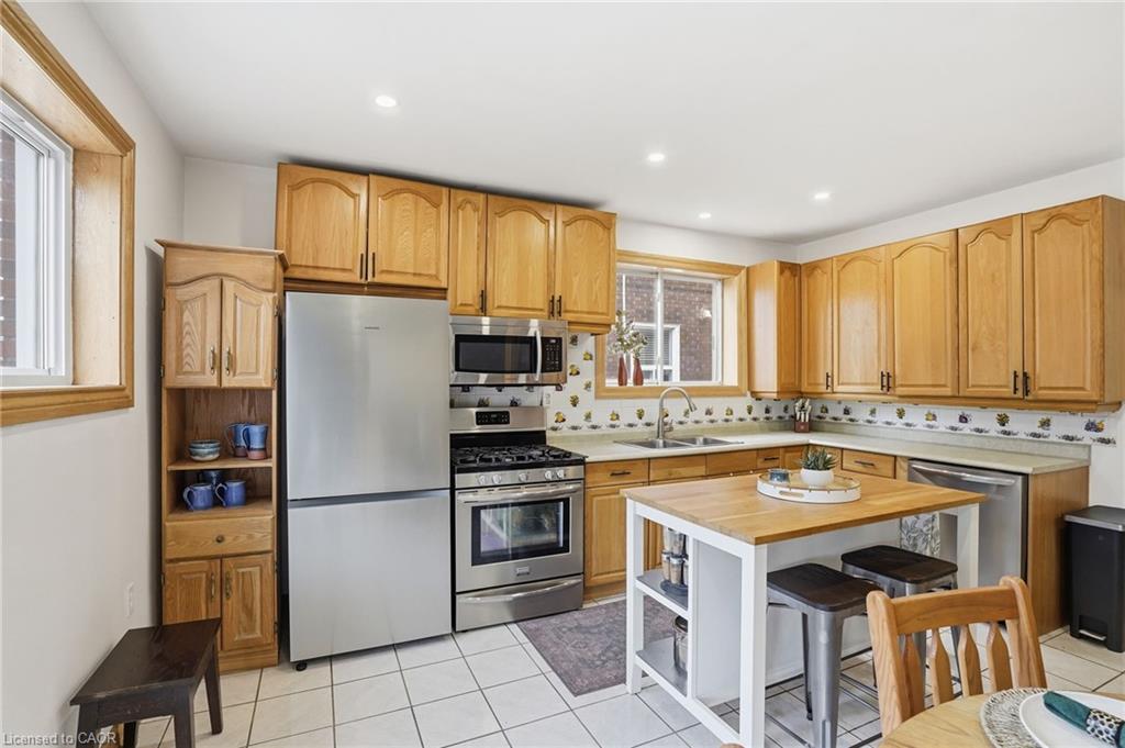 17 Tuxedo Avenue S Property Photo 13