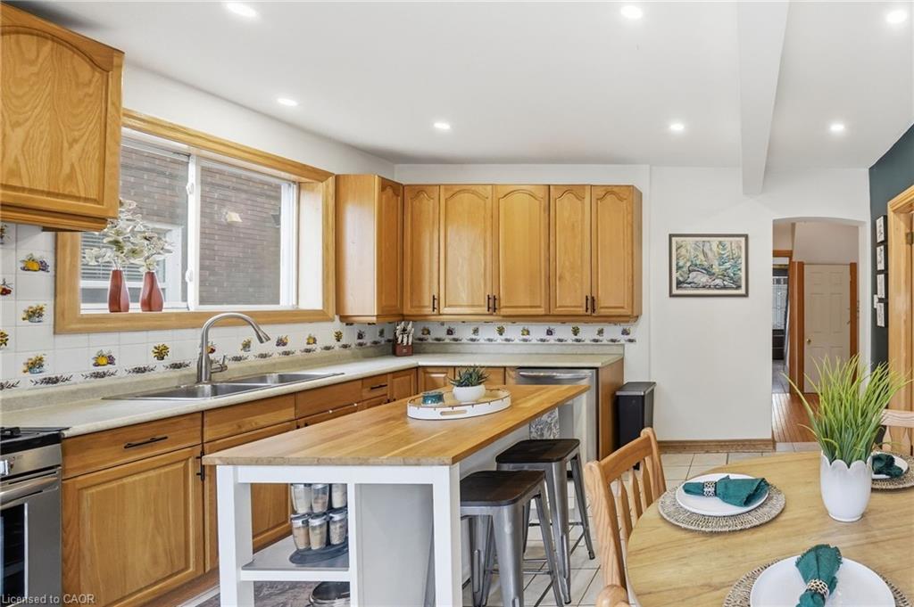 17 Tuxedo Avenue S Property Photo 14