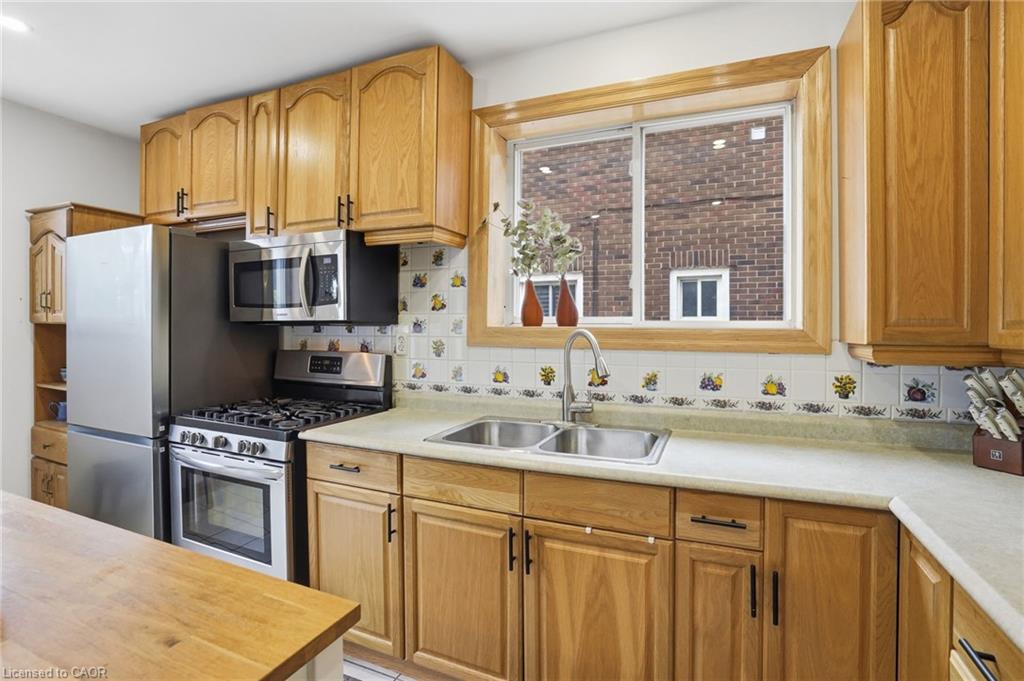 17 Tuxedo Avenue S Property Photo 15