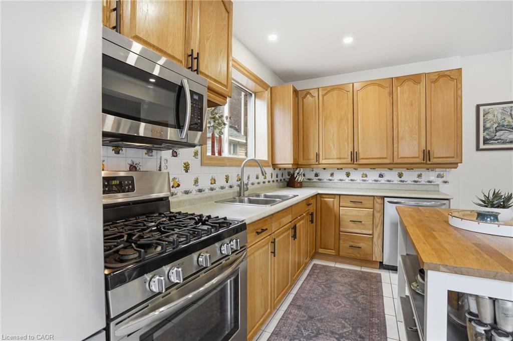 17 Tuxedo Avenue S Property Photo 16