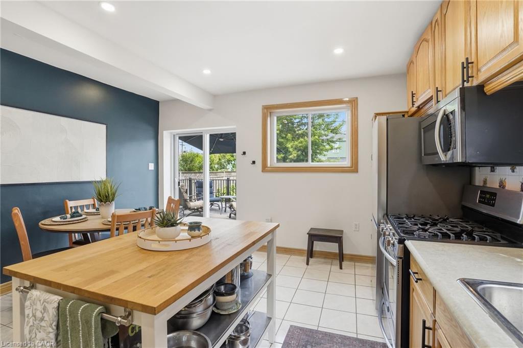 17 Tuxedo Avenue S Property Photo 17
