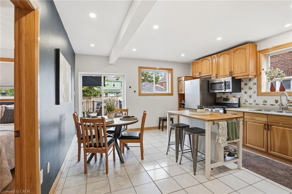 17 Tuxedo Avenue S Property Photo 18
