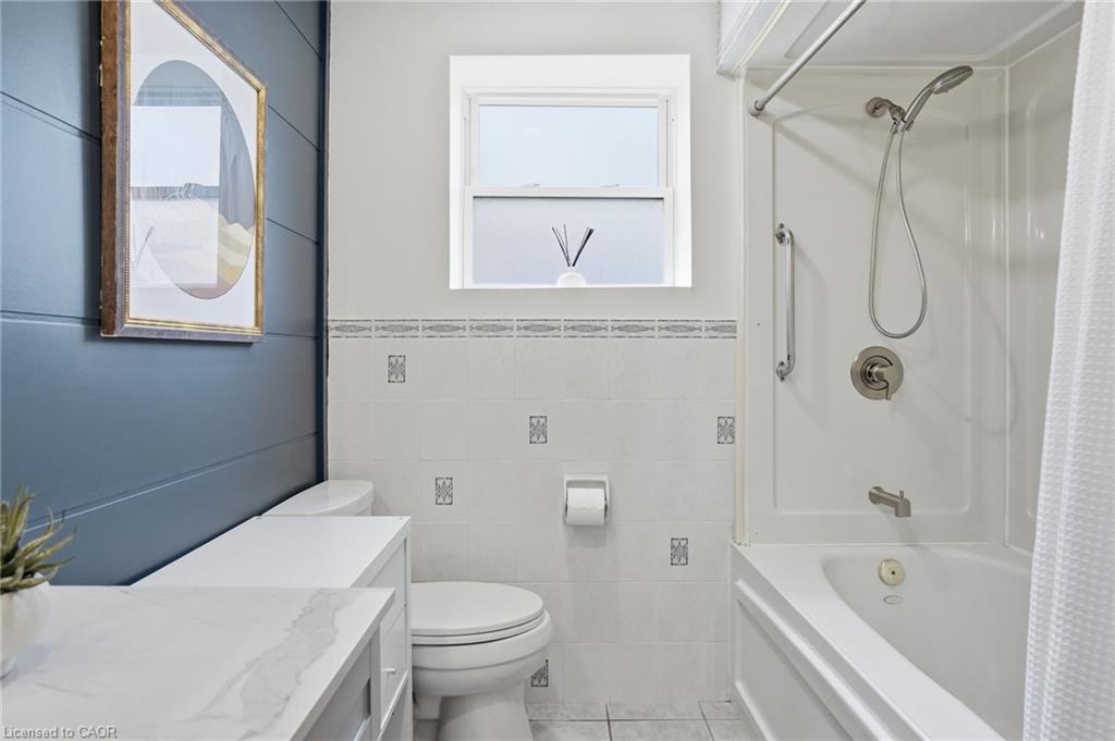 17 Tuxedo Avenue S Property Photo 23