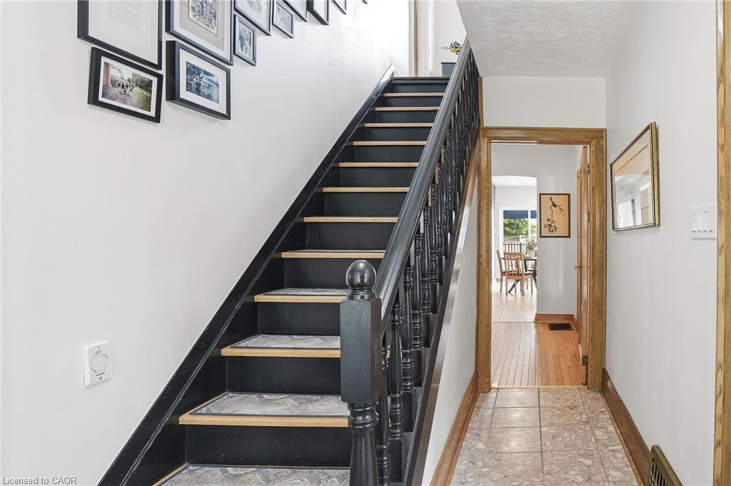 17 Tuxedo Avenue S Property Photo 25