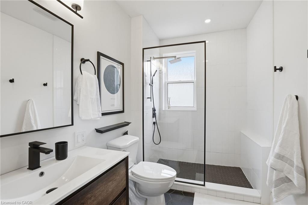 17 Tuxedo Avenue S Property Photo 26