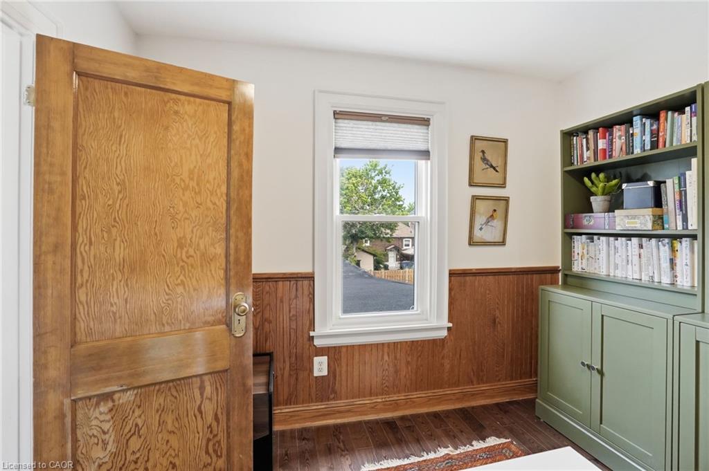 17 Tuxedo Avenue S Property Photo 29