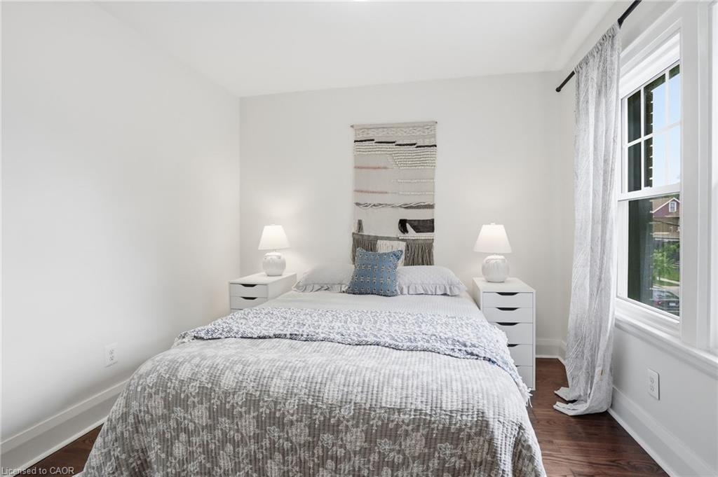 17 Tuxedo Avenue S Property Photo 31