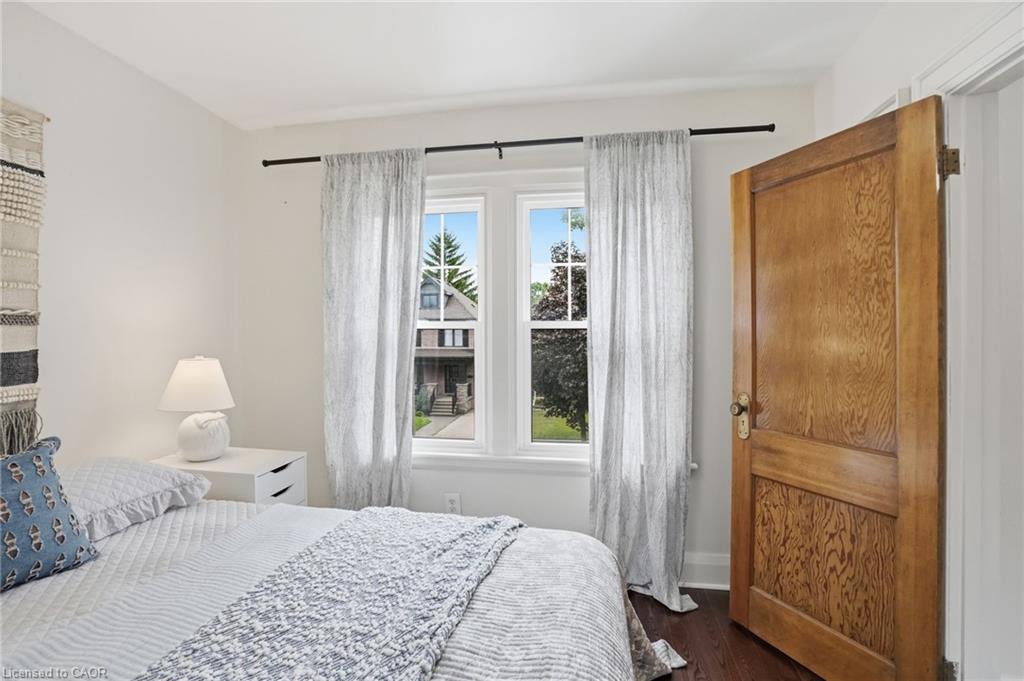 17 Tuxedo Avenue S Property Photo 32