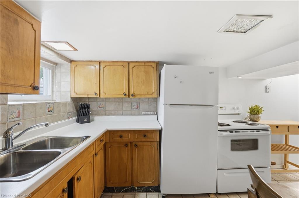 17 Tuxedo Avenue S Property Photo 41