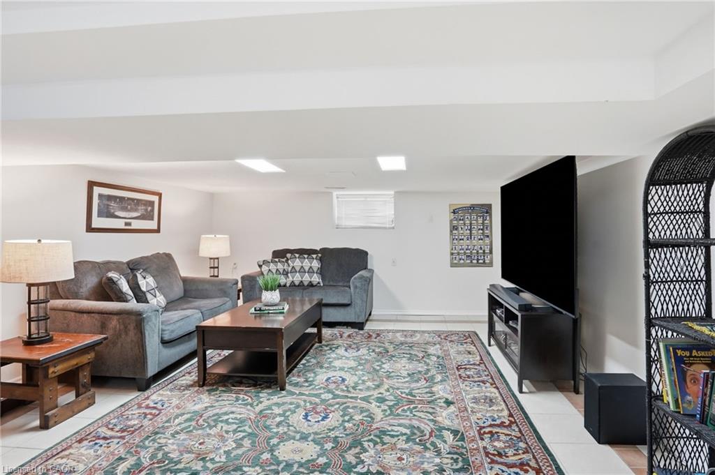 17 Tuxedo Avenue S Property Photo 44