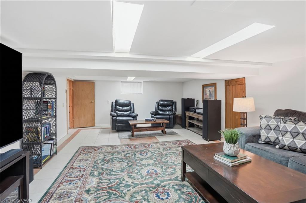 17 Tuxedo Avenue S Property Photo 45