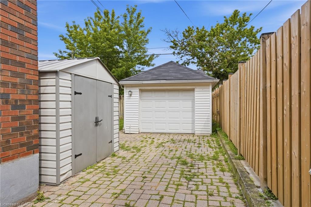 17 Tuxedo Avenue S Property Photo 48