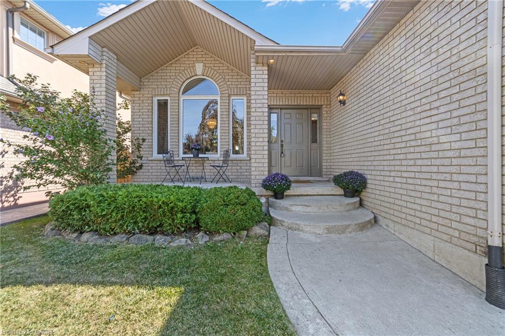 96 Second Road W Property Photo 4