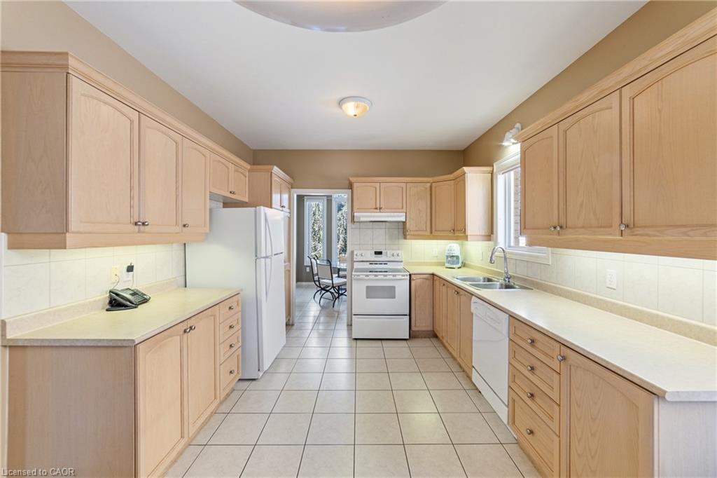 96 Second Road W Property Photo 11