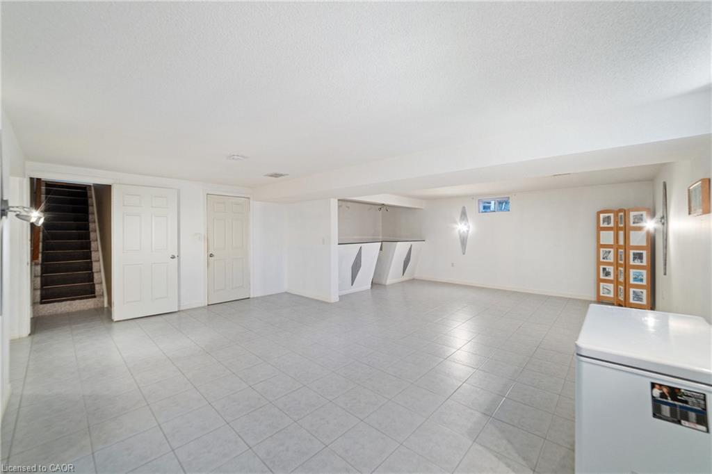 96 Second Road W Property Photo 31