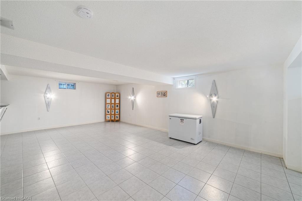 96 Second Road W Property Photo 32
