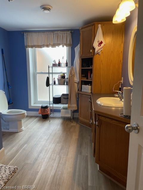 27 Colborne Street S Property Photo 13