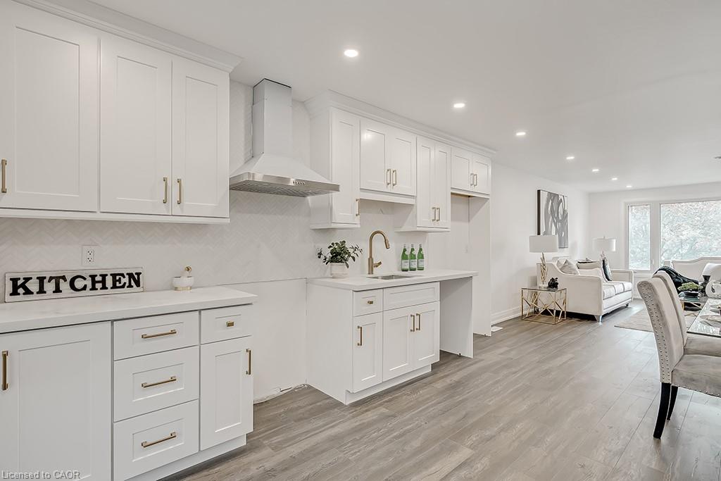 16 Upper Canada Drive Property Photo 4