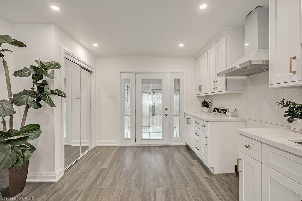 16 Upper Canada Drive Property Photo 6