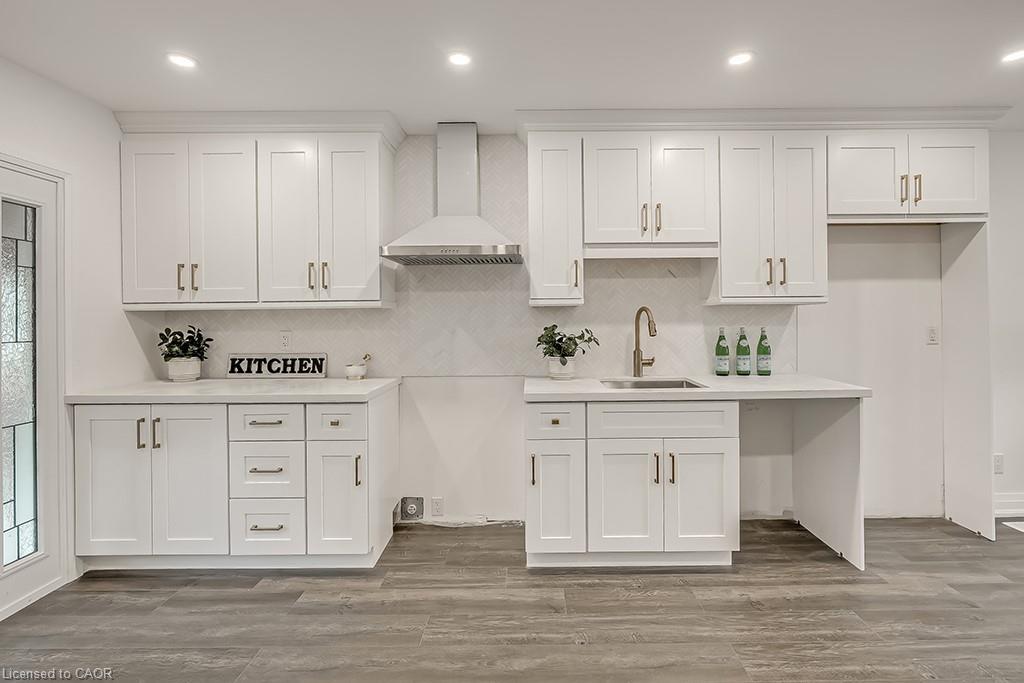 16 Upper Canada Drive Property Photo 13