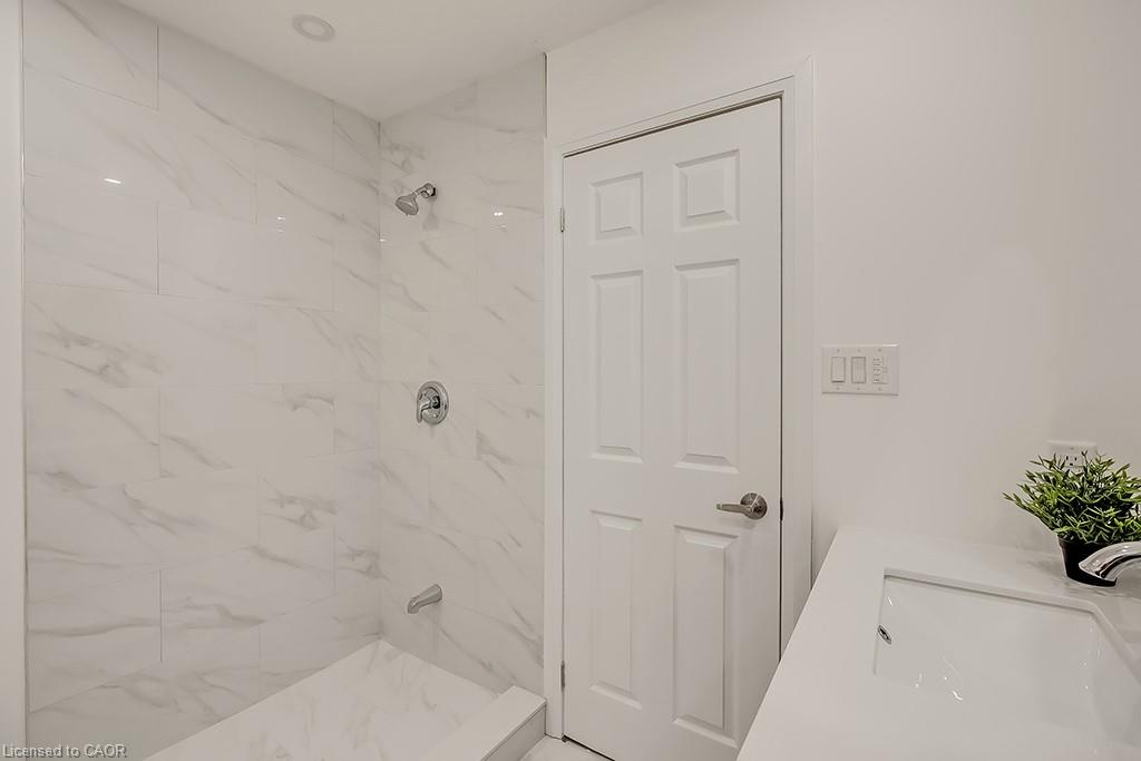 16 Upper Canada Drive Property Photo 33