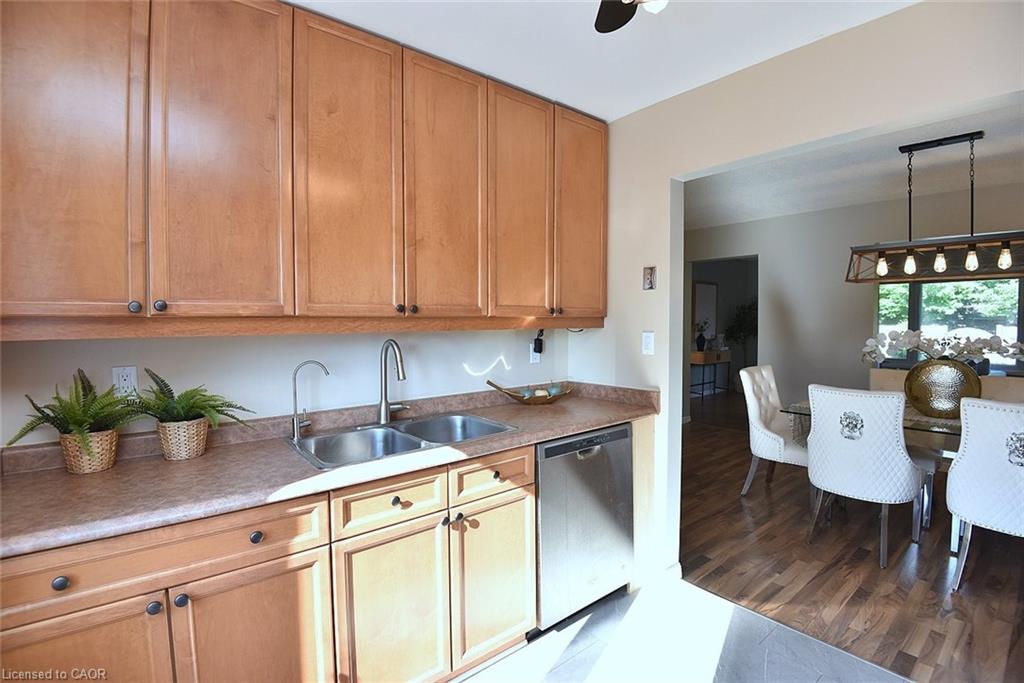 4-299 Limeridge Road Property Photo 14