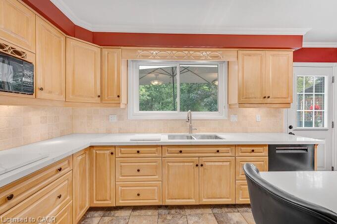4162 Sutherland Crescent Property Photo 14
