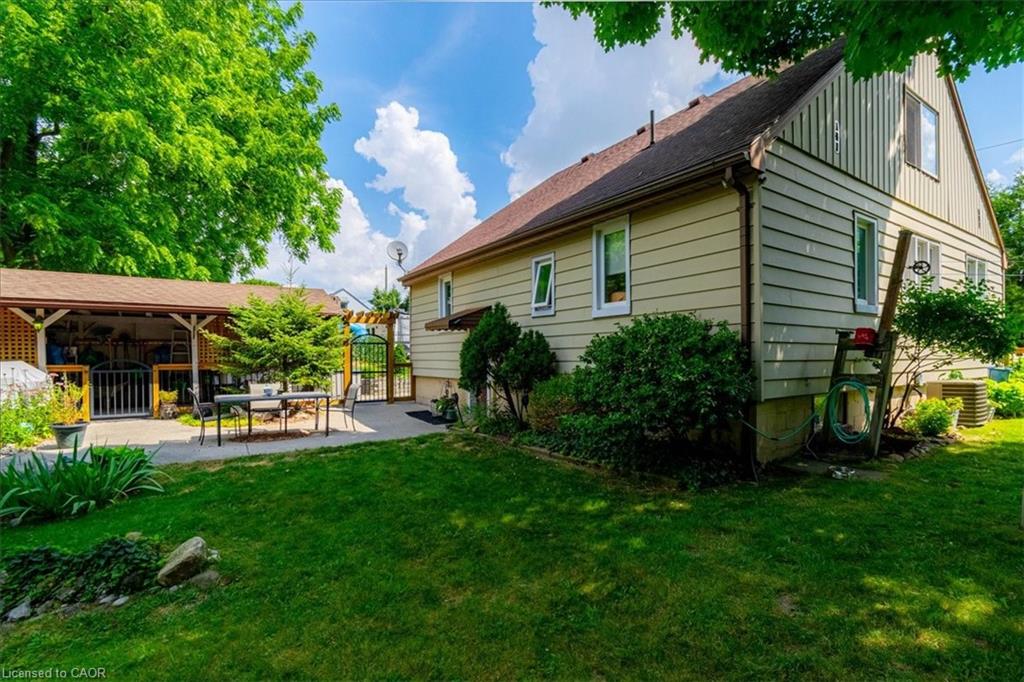 554 Bank Street N Property Photo 8