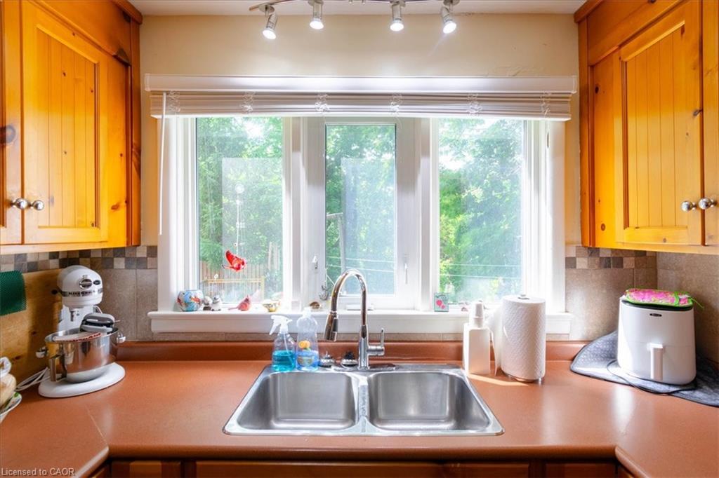 554 Bank Street N Property Photo 29