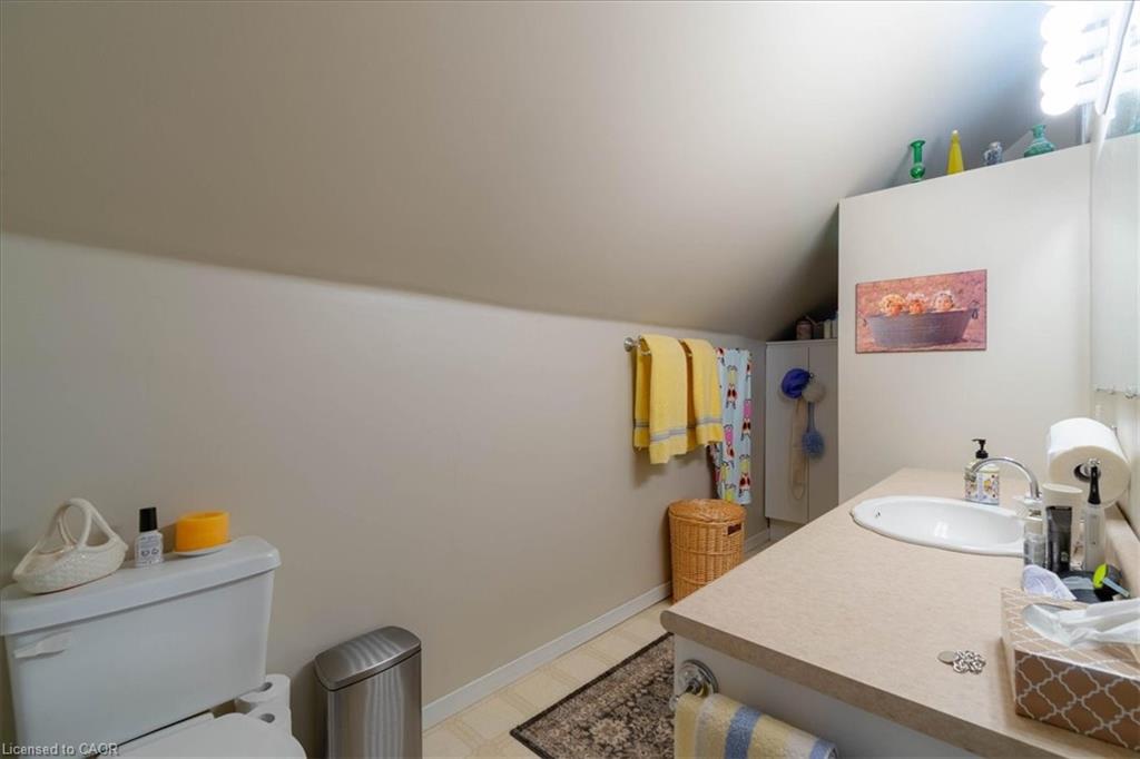 554 Bank Street N Property Photo 33