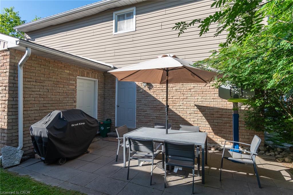 162 Parkside Drive E Property Photo 8