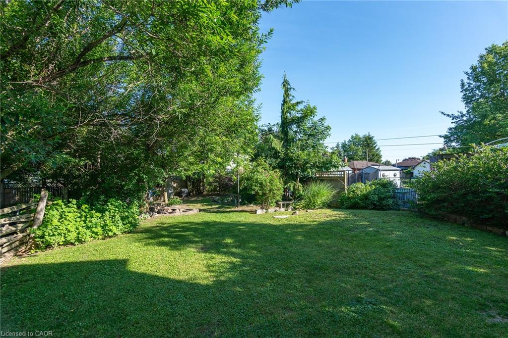 162 Parkside Drive E Property Photo 10