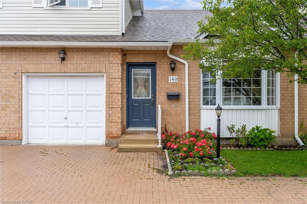 149 Silverbirch Boulevard Property Photo 2