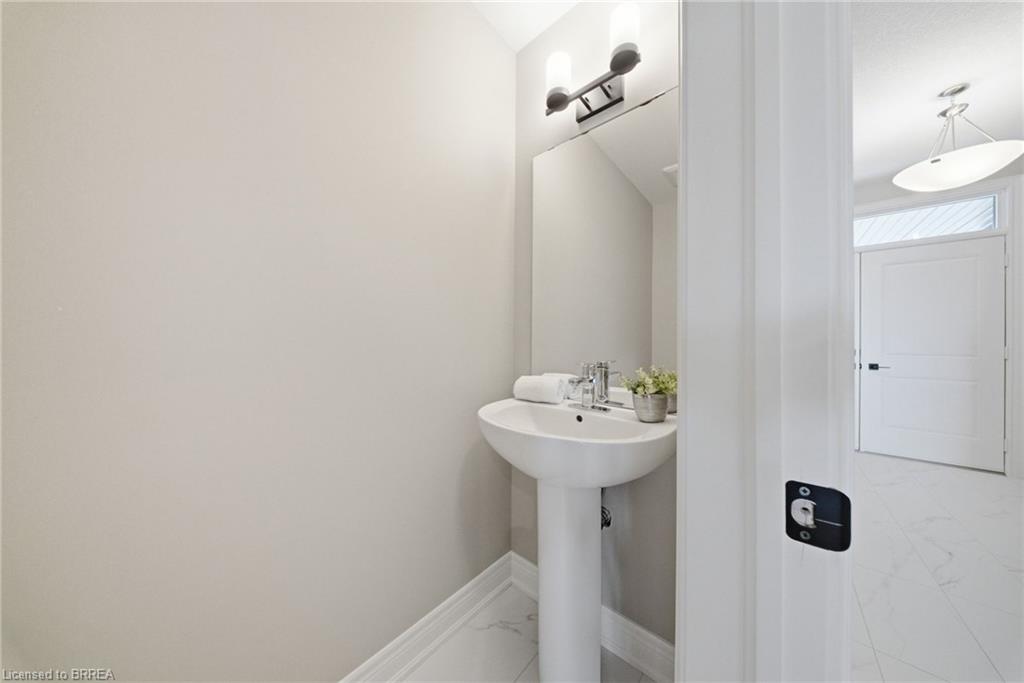 251 Lafayette Street E Property Photo 8