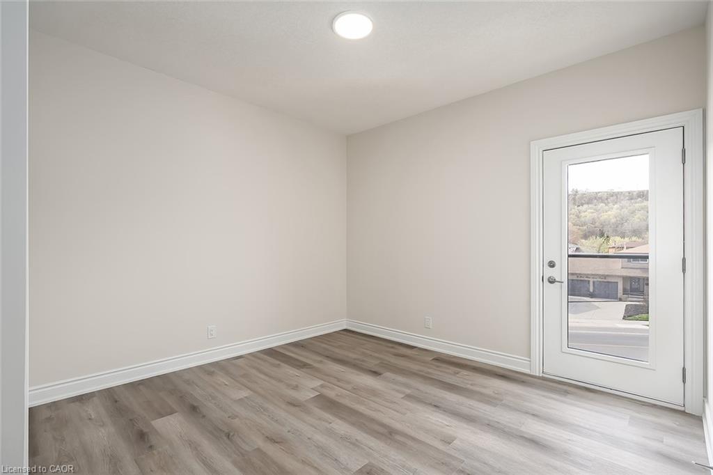 3a-259 King Street E Property Photo 12