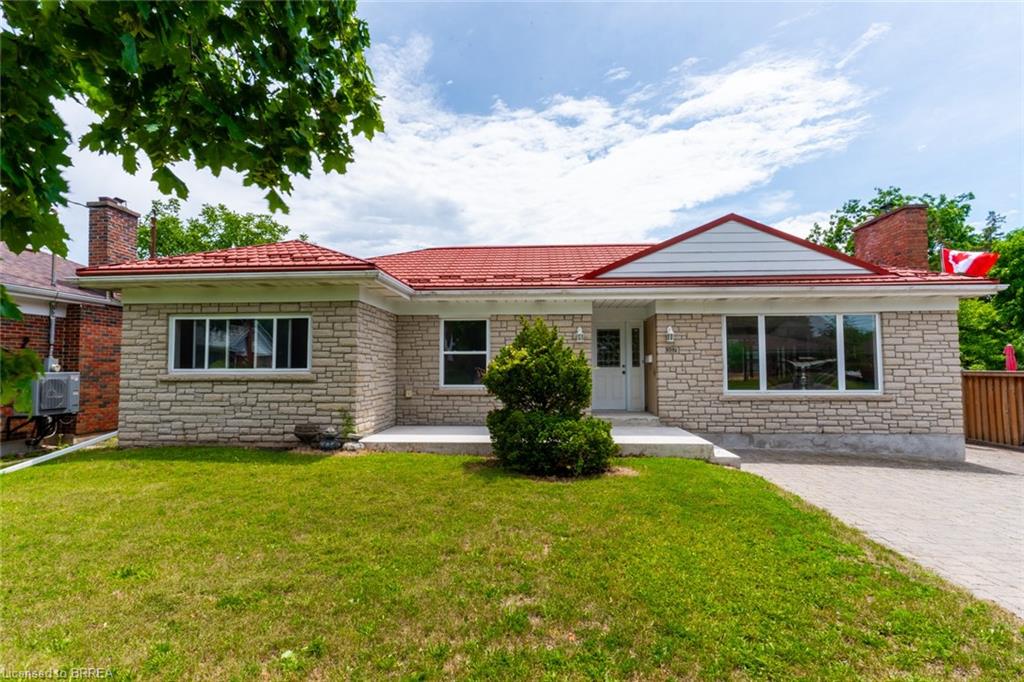 107 Queensway Drive Property Photo 1