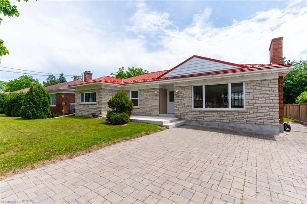 107 Queensway Drive Property Photo 2