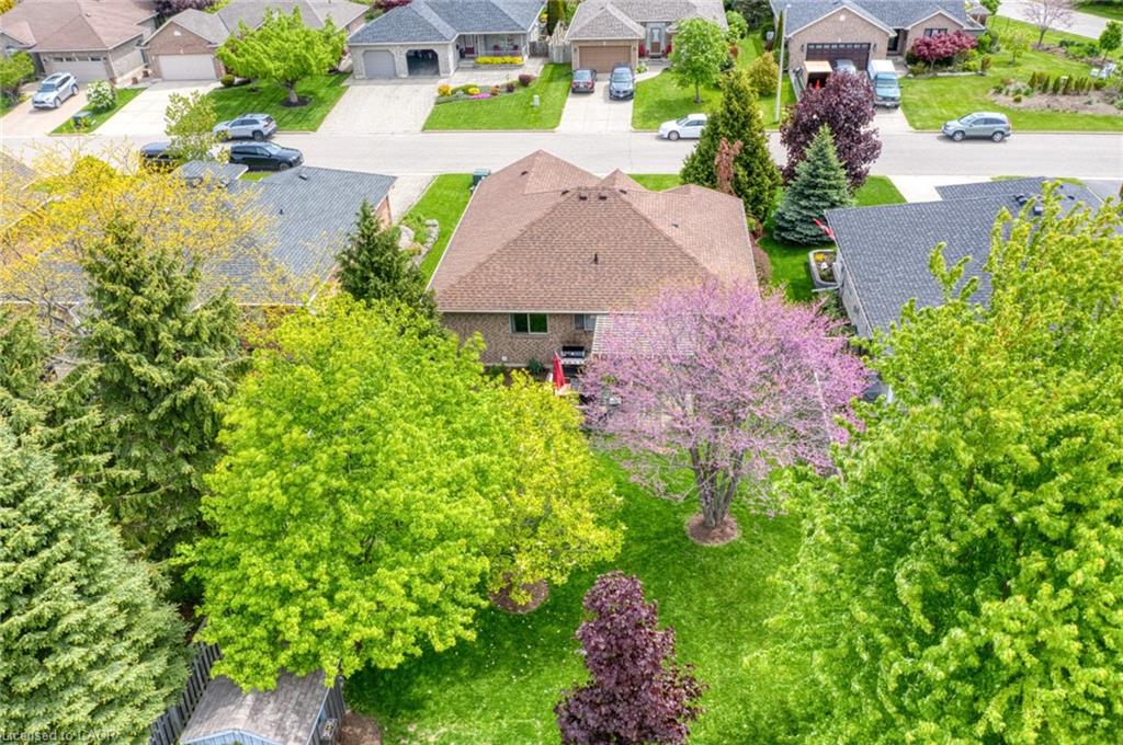 7 Spruce Grove Court Property Photo 2