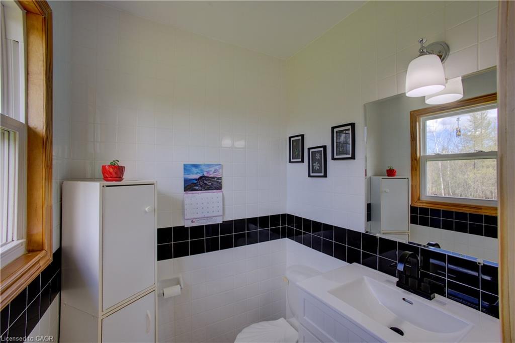 375729 6th Line Property Photo 26