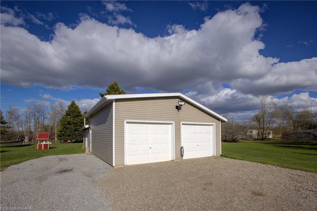 375729 6th Line Property Photo 38