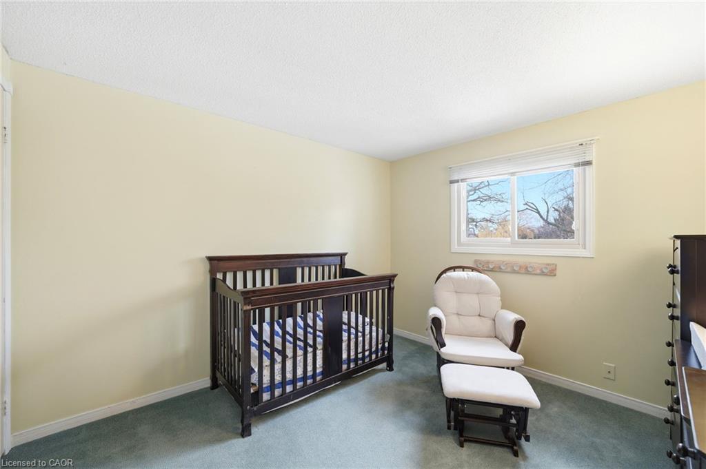 690 Robertson Crescent Property Photo 14