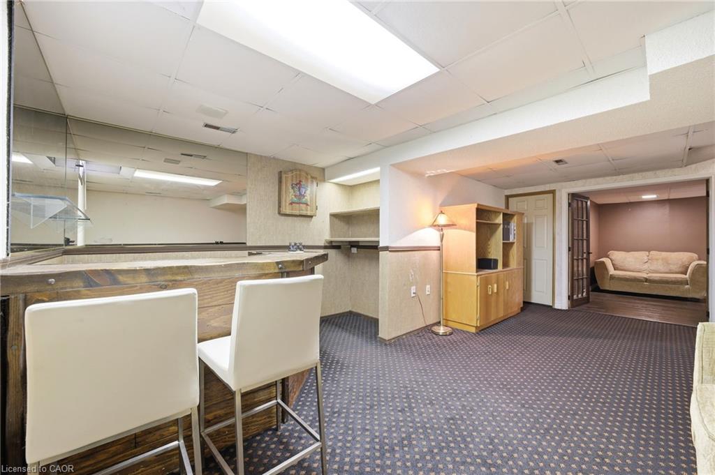 690 Robertson Crescent Property Photo 16