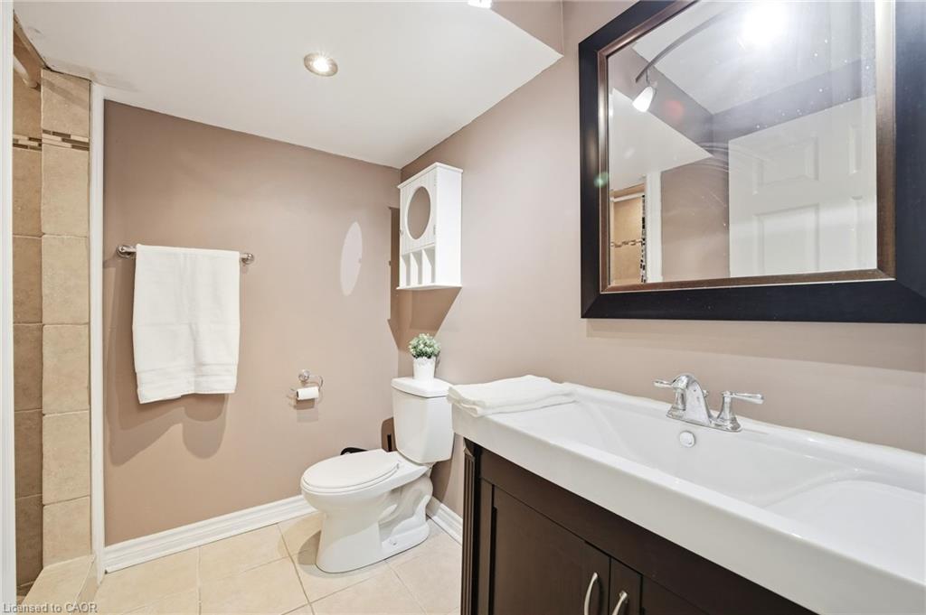 690 Robertson Crescent Property Photo 19