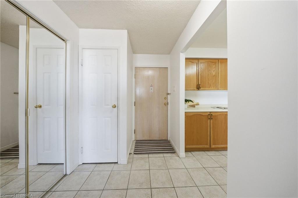 716-9 Bonheur Court Property Photo 3