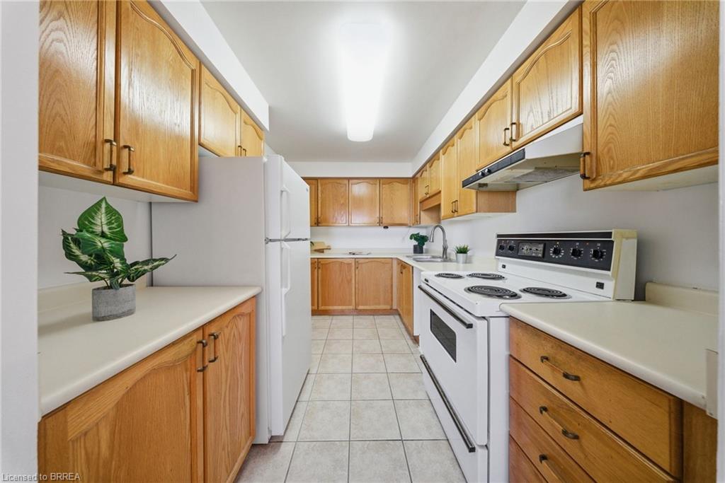 716-9 Bonheur Court Property Photo 8