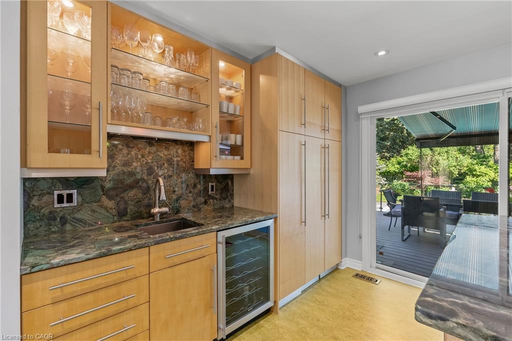 360 Dorchester Street Property Photo 17