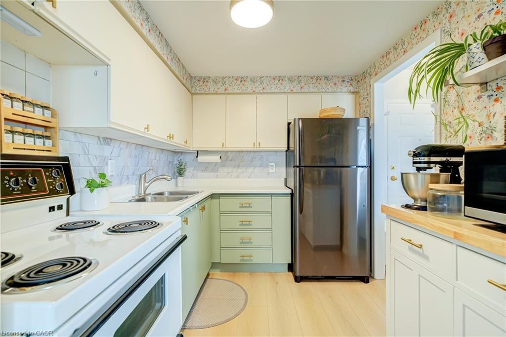 804-200 Limeridge Road W Property Photo 8