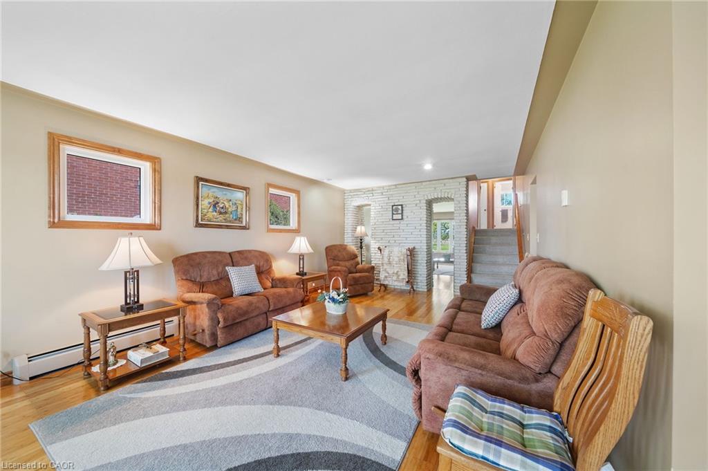 55 Talbot Street W Property Photo 9