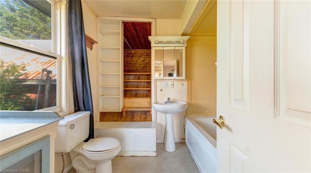 350 Perth Street Property Photo 14
